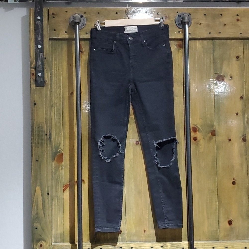 FREE PEOPLE DISTRESSED BLACK DENIM JEANS SIZE 26 RIPPED BOHO Streetwear Rugged